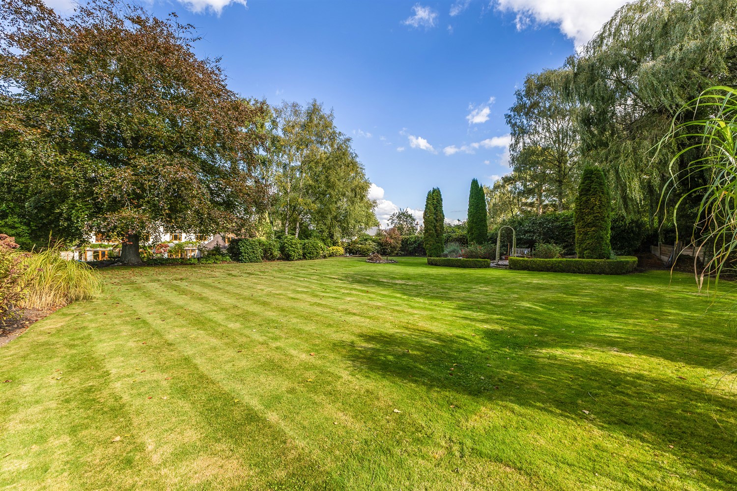 6 bedroom detached house for sale 0