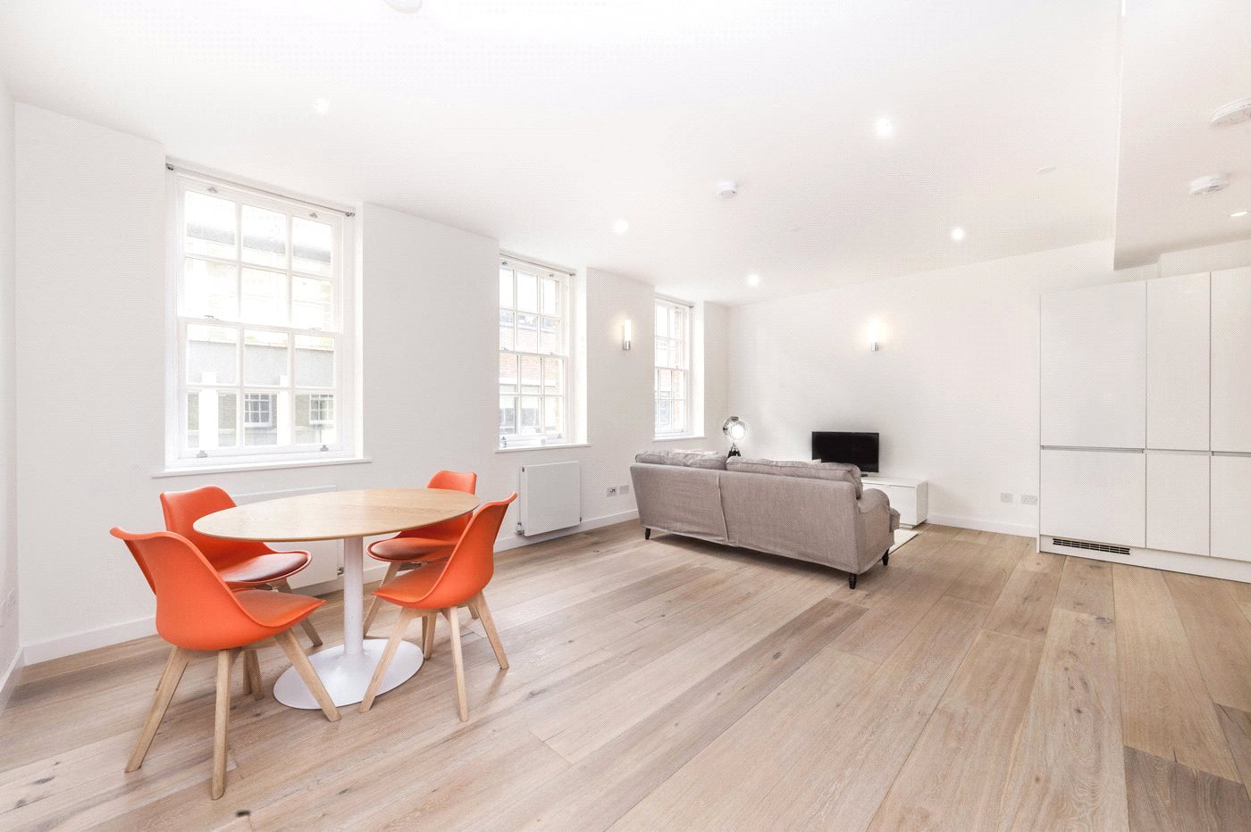 Flat 2, 5, Berners Street, London photo 2