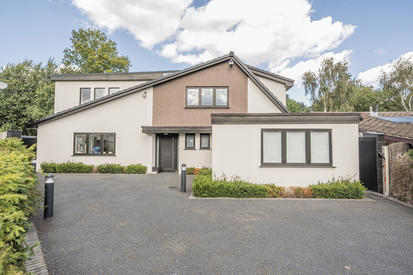 5 bedroom detached house for sale 0