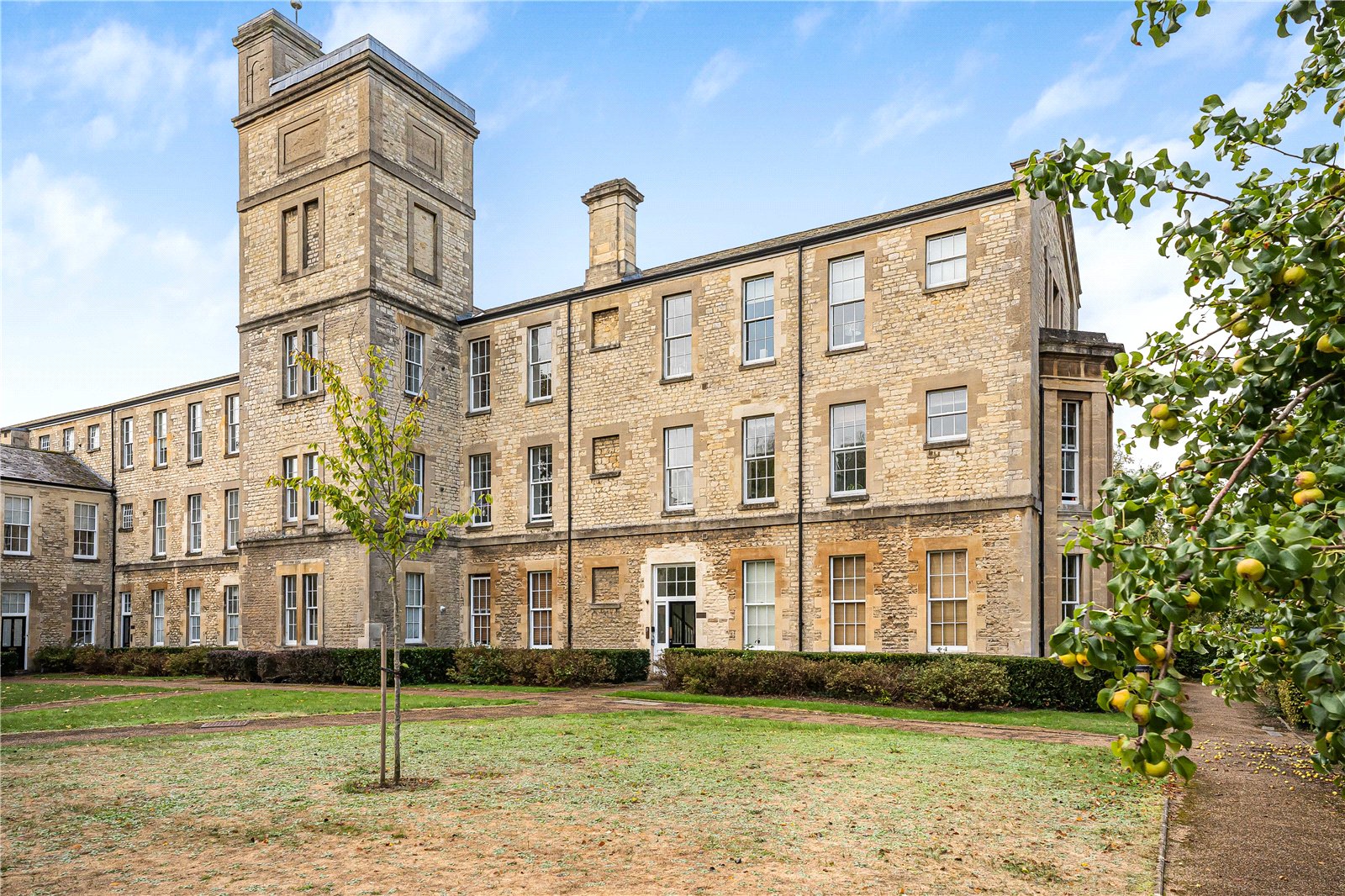 2 bed flat for sale