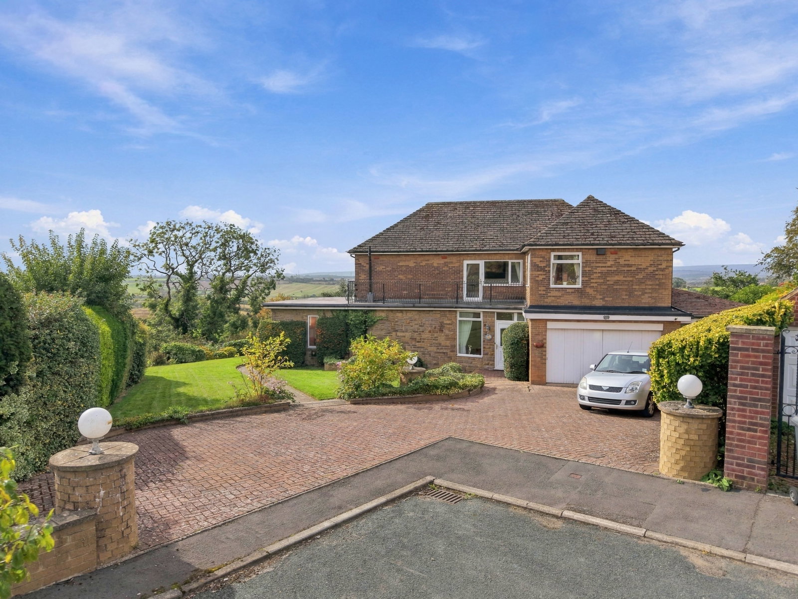 4 bed detached house for sale