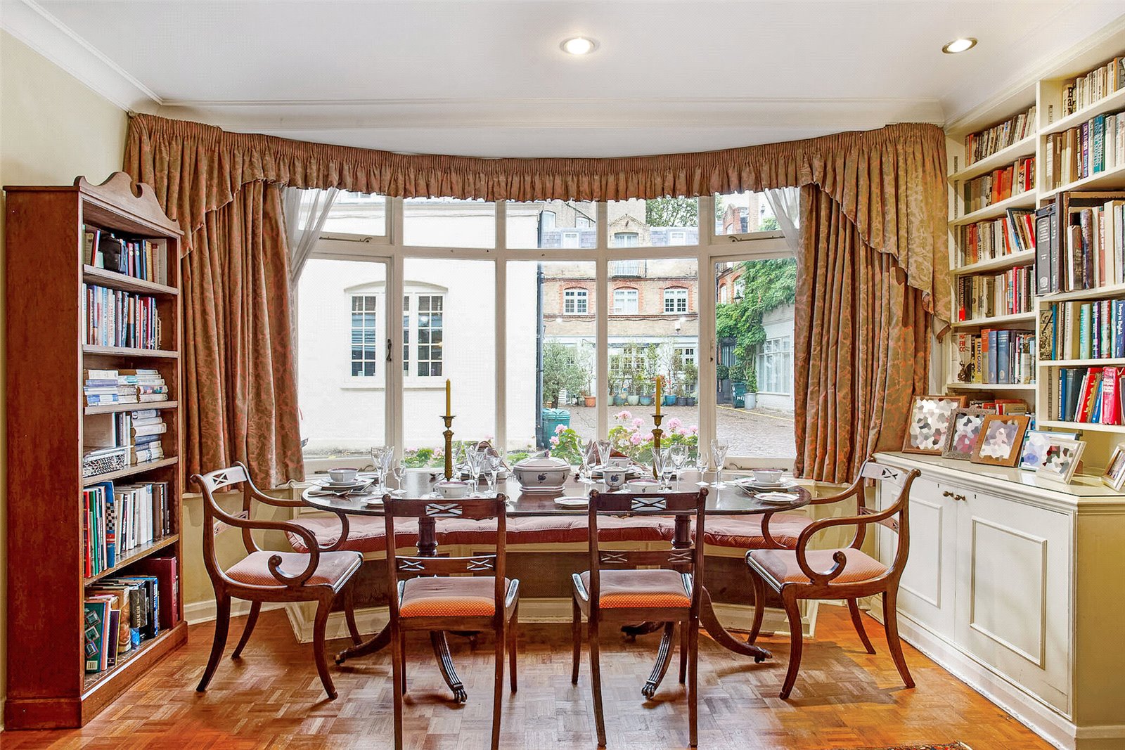 5 bedroom detached house for sale 0