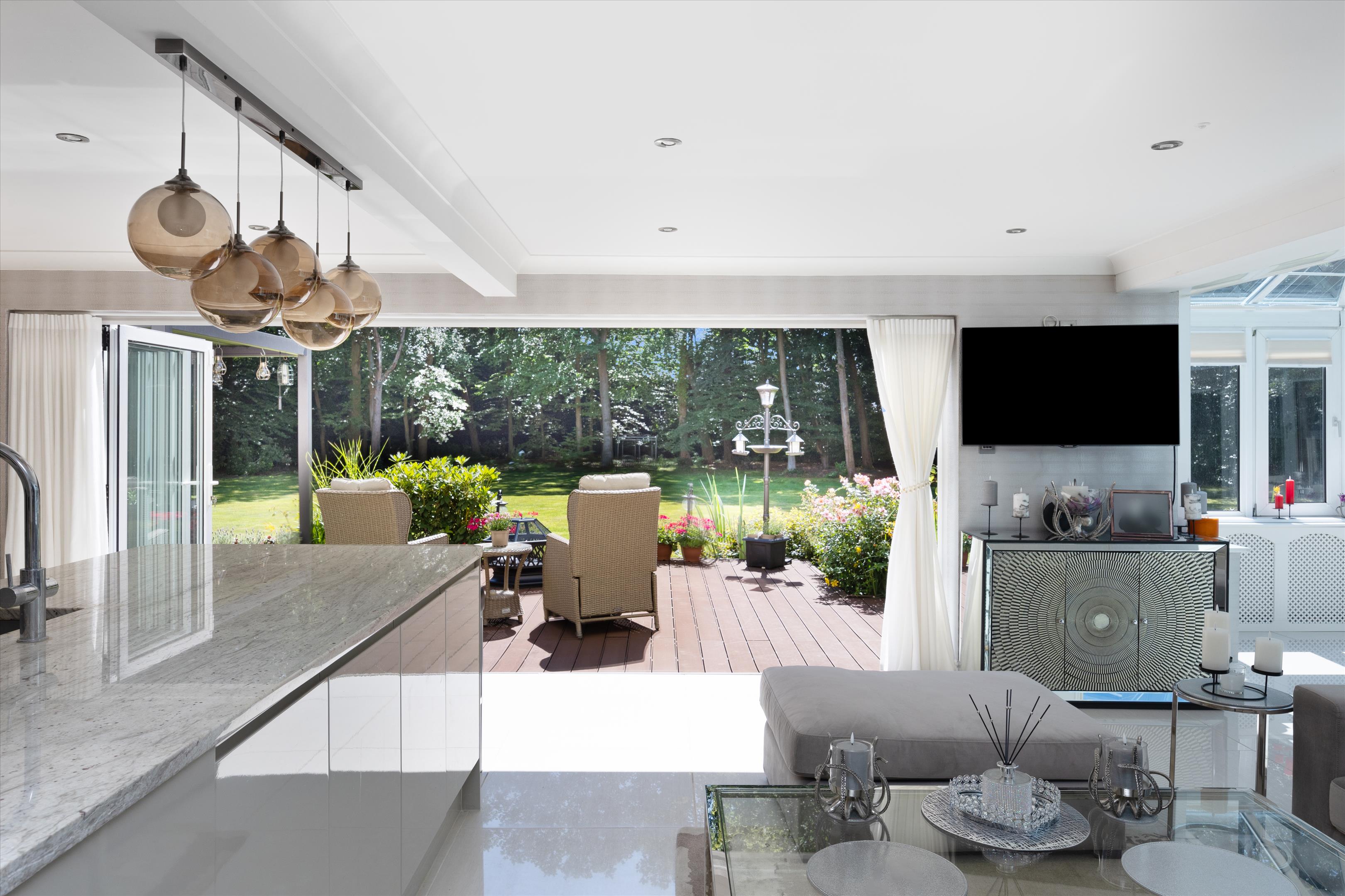 6 bedroom detached house for sale 0