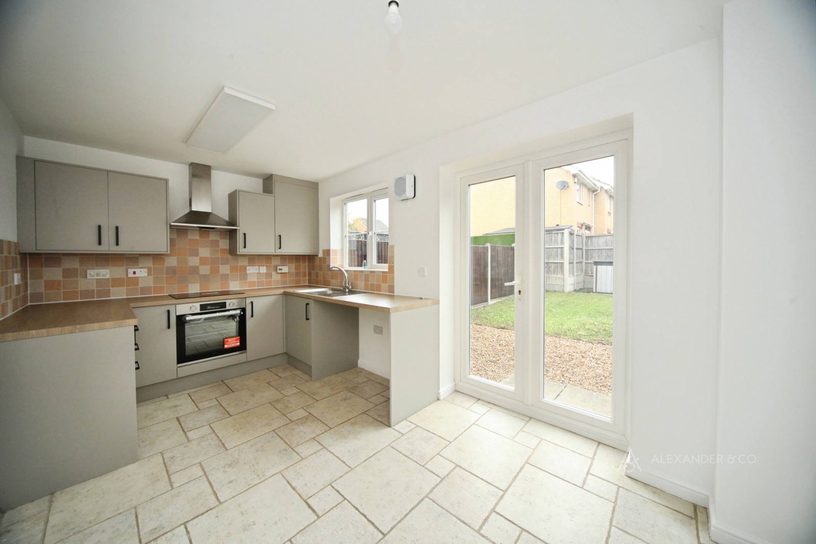 26, Farriers Way, Dunstable photo 3