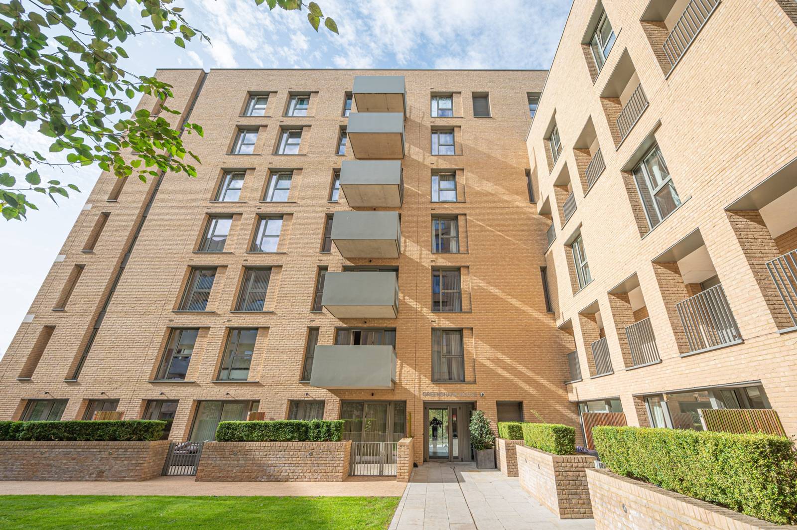 2-bed flat on Greenshank House,, Colindale, £460,000