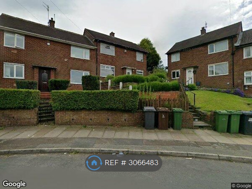 Demesne Drive, Stalybridge photo 2