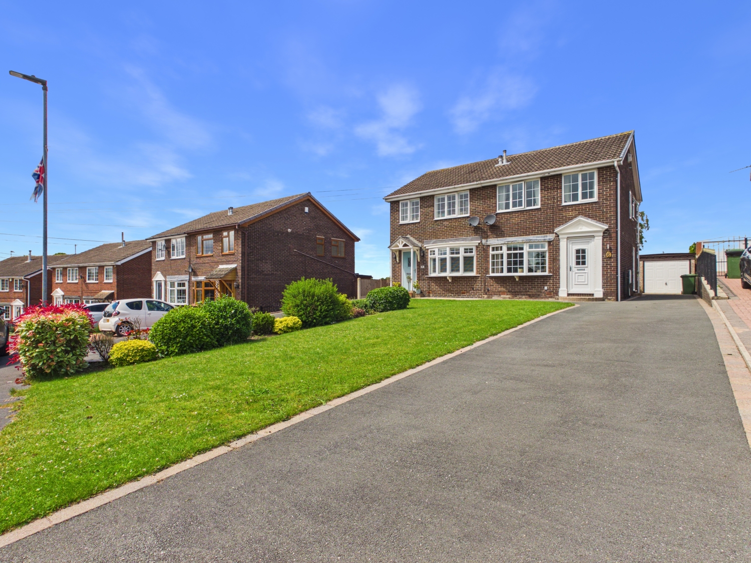 3 bed semi-detached house for sale