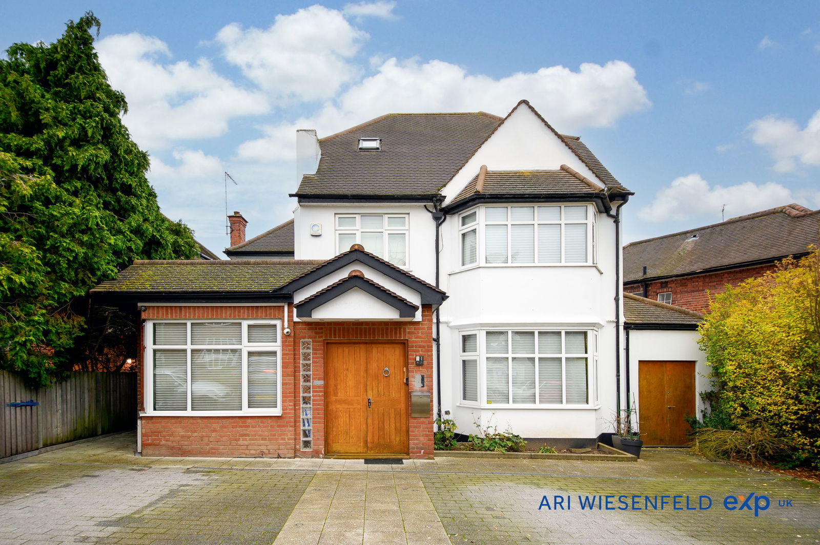 8 bedroom detached house for sale 0