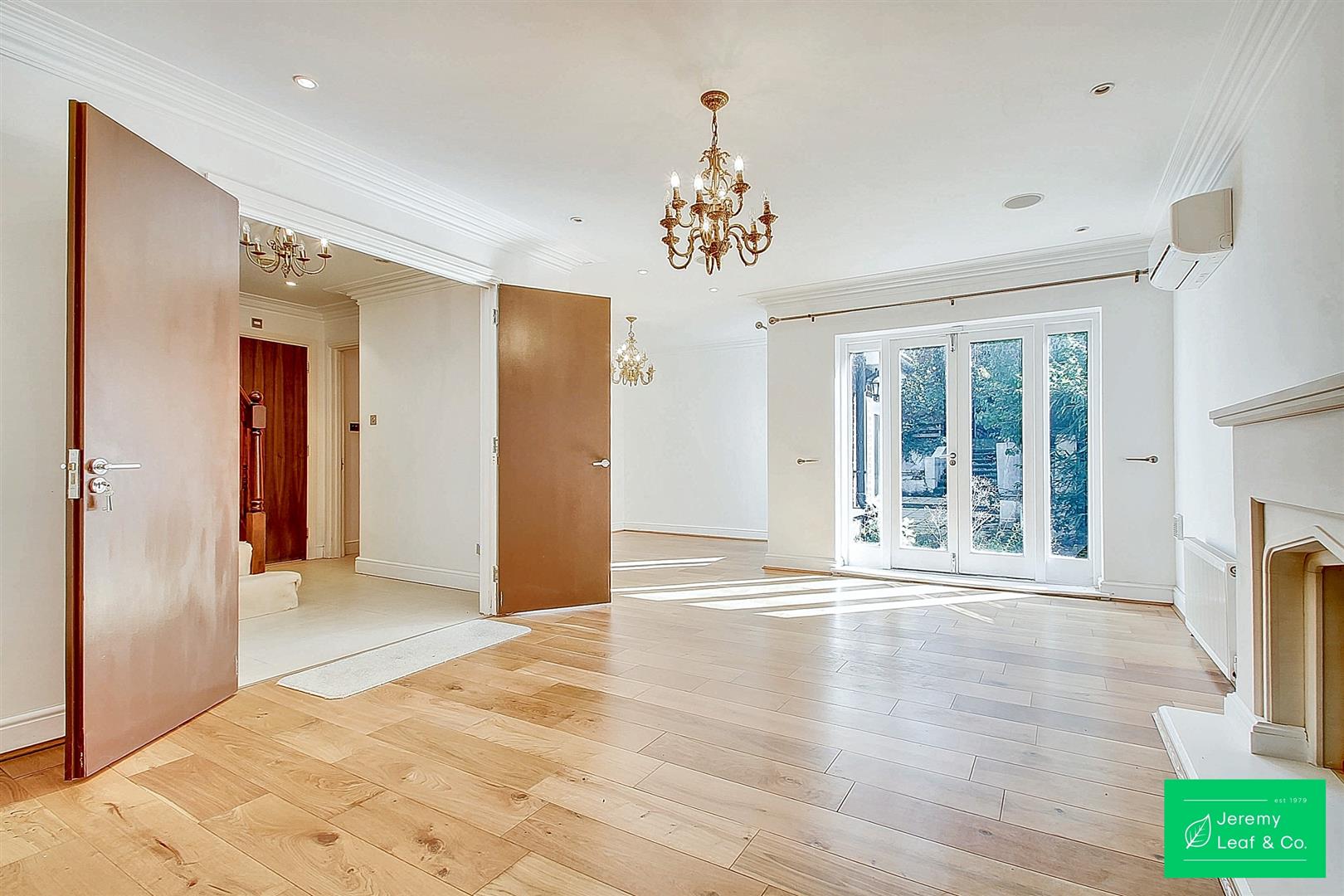 6 bedroom detached house for sale 0