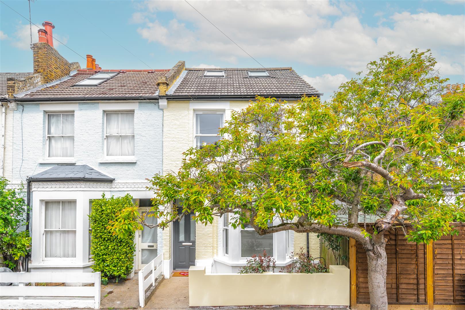 4 bedroom end terrace house for sale 0