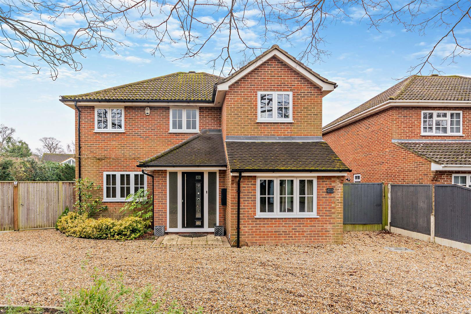 4 bedroom detached house for sale 0