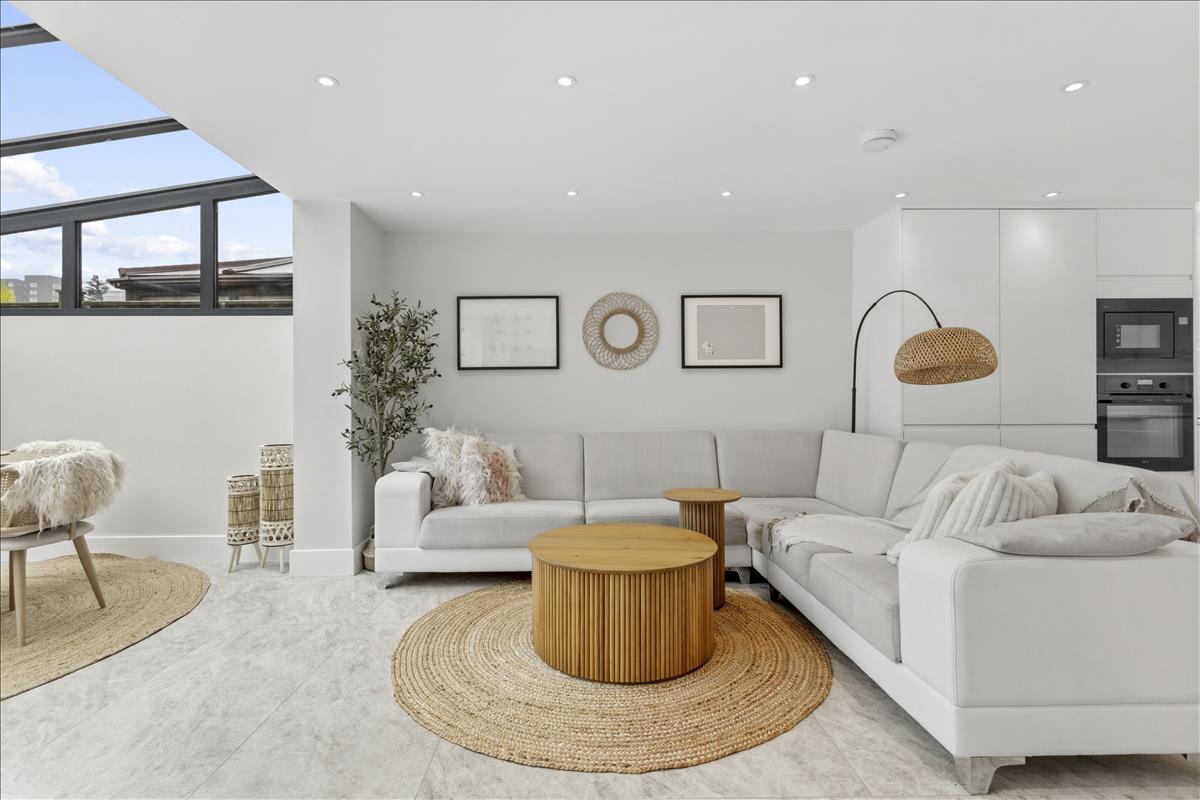 4 bedroom terraced house for sale 0