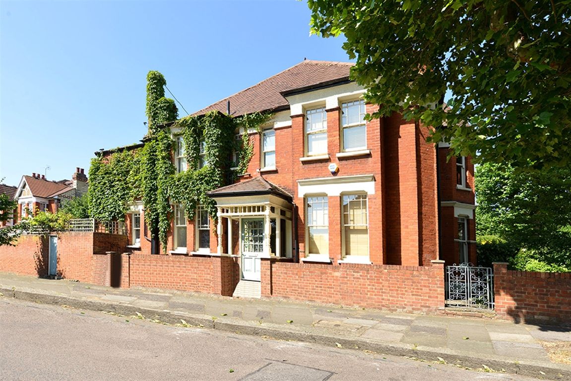 Free property report 70 Redston Road, Hornsey, London, N8 7HE Chimnie
