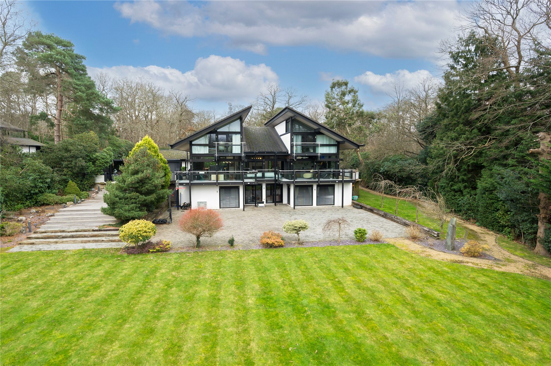 6 bedroom detached house for sale 0