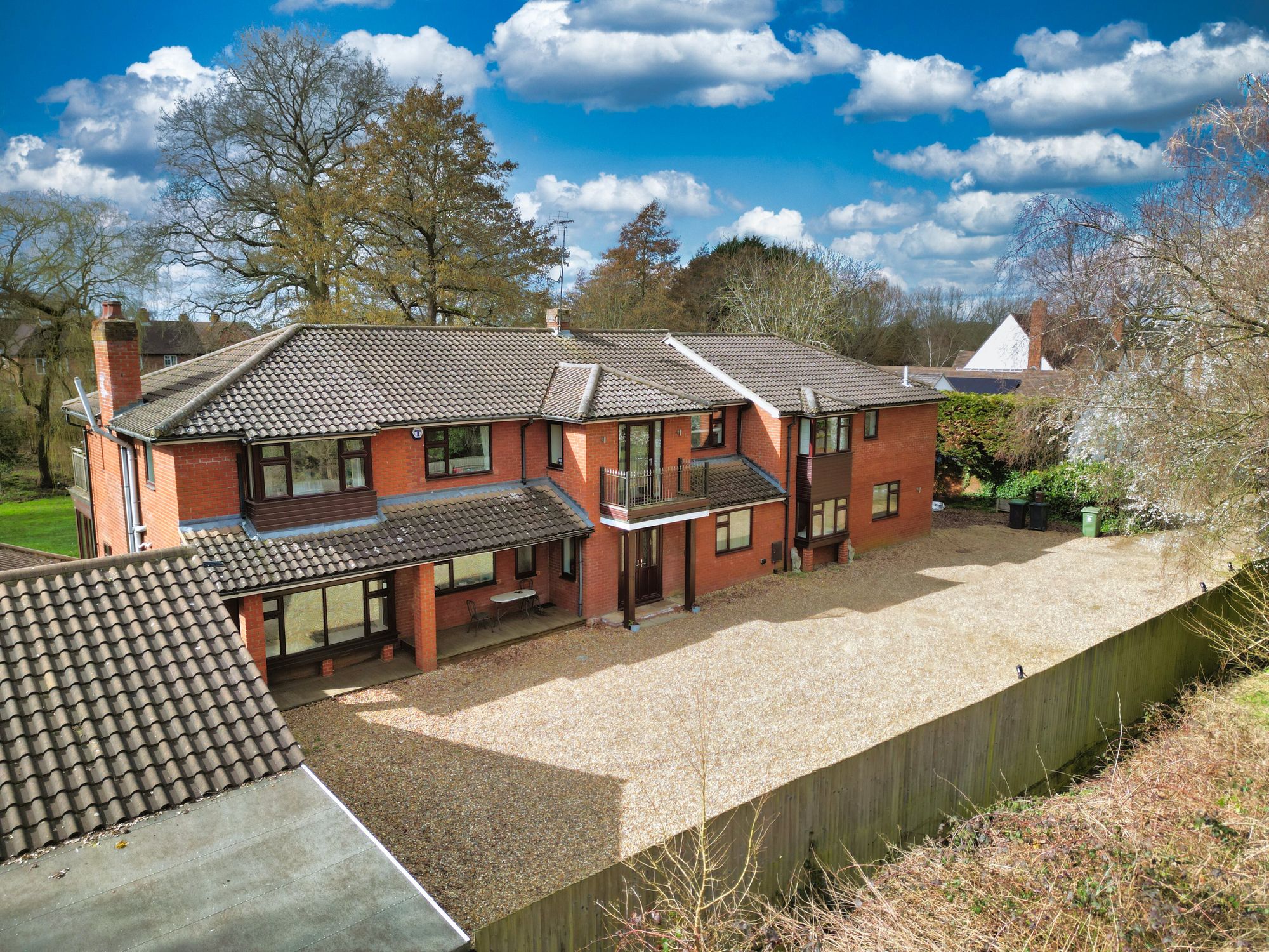 6 bedroom detached house for sale 0