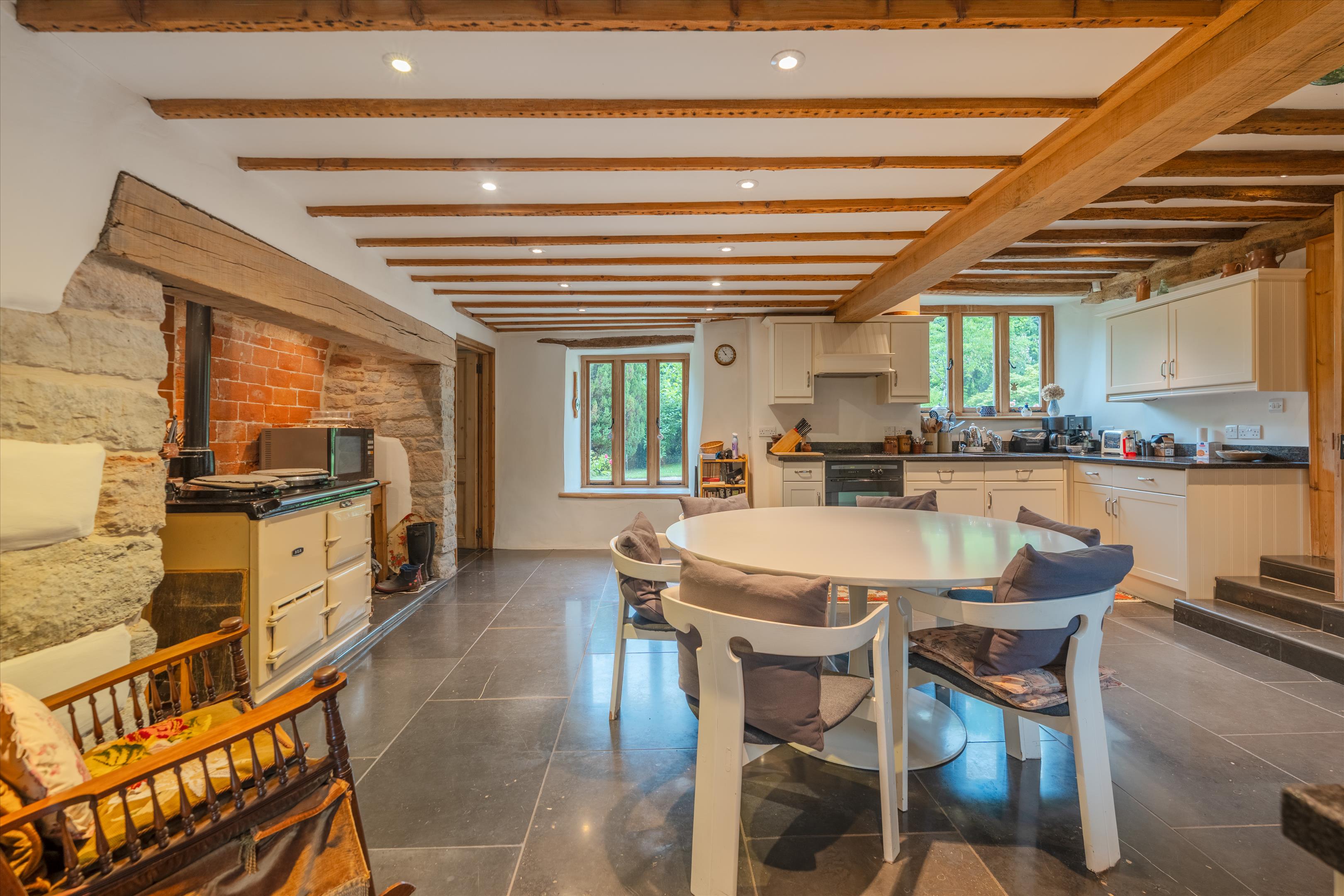 5 bedroom detached house for sale 0