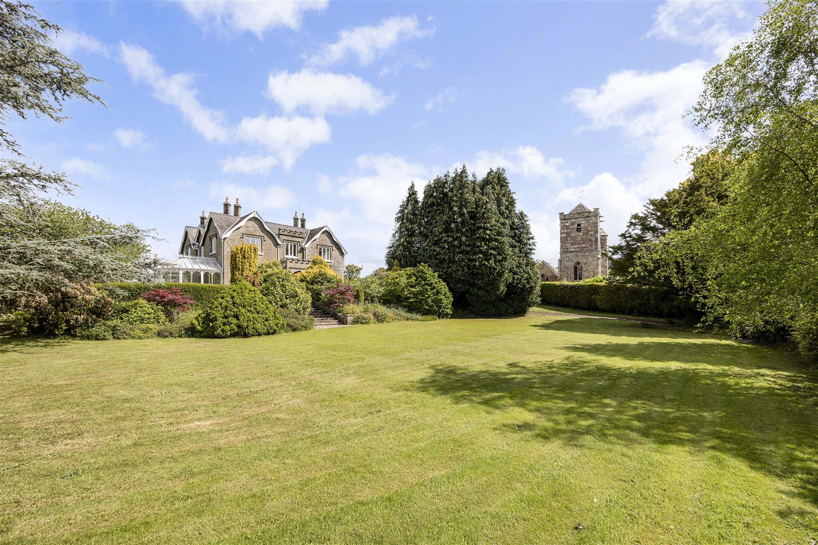 5 bedroom detached house for sale 0