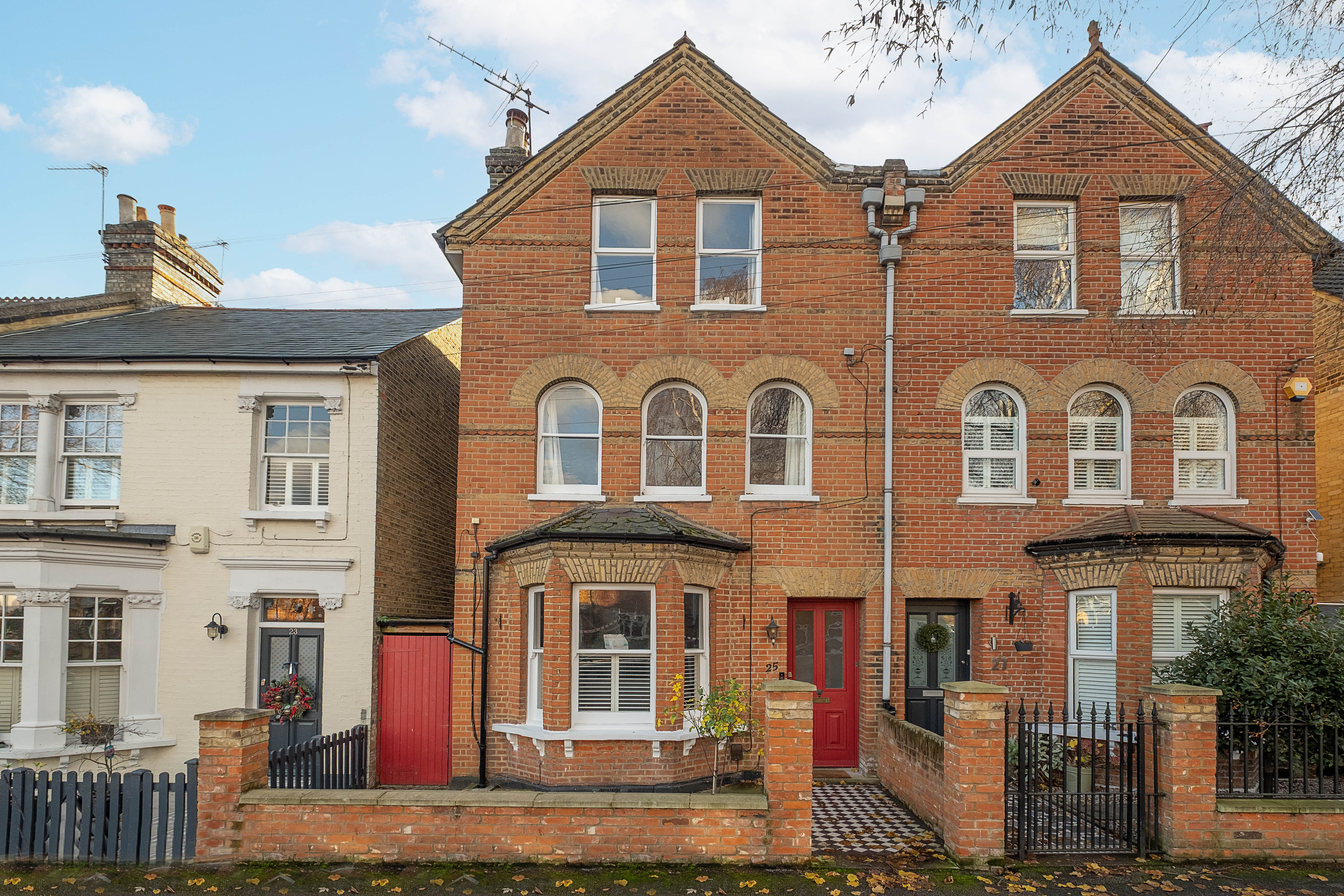 4 bedroom semi-detached house for sale 0