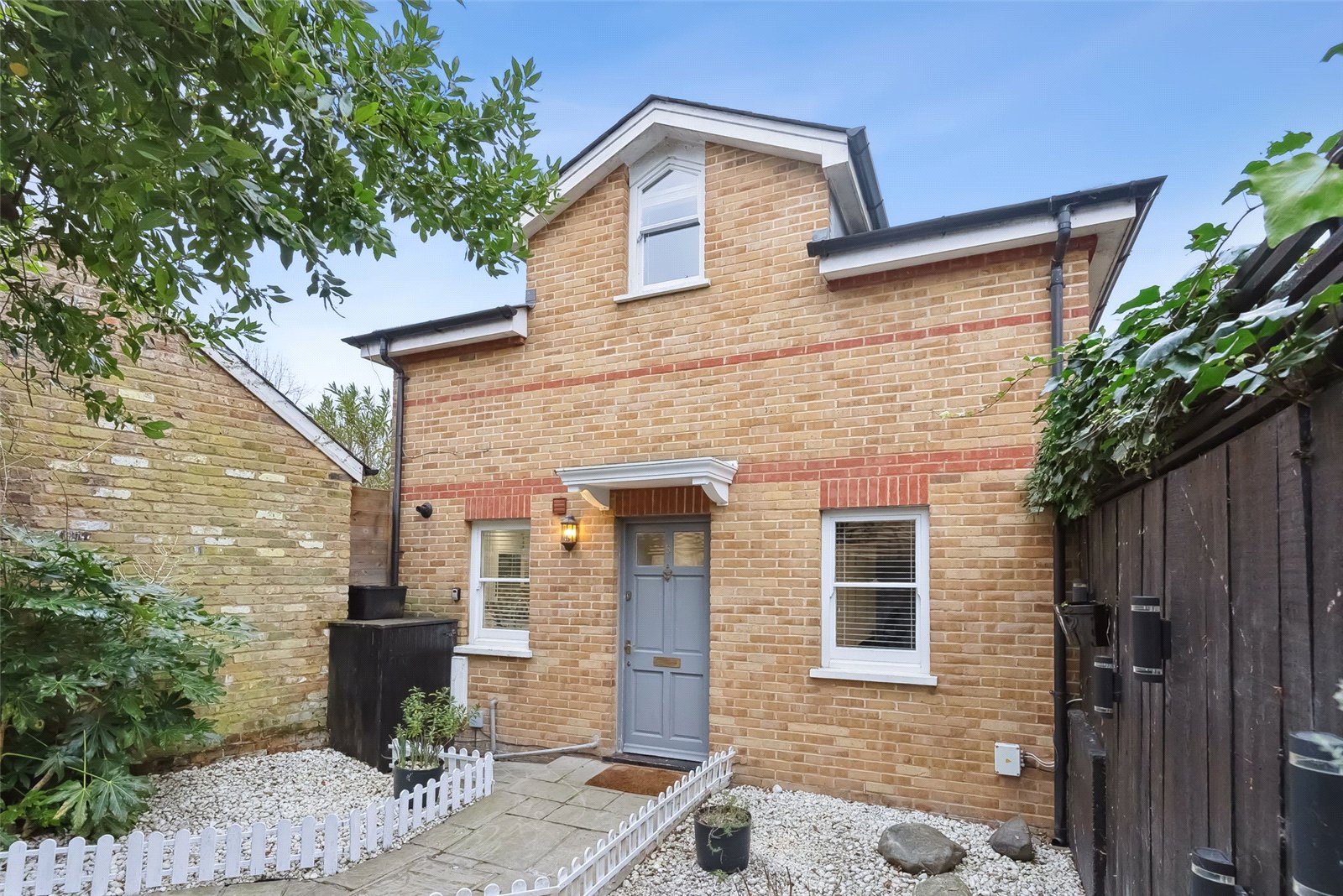 5 bedroom detached house for sale 0