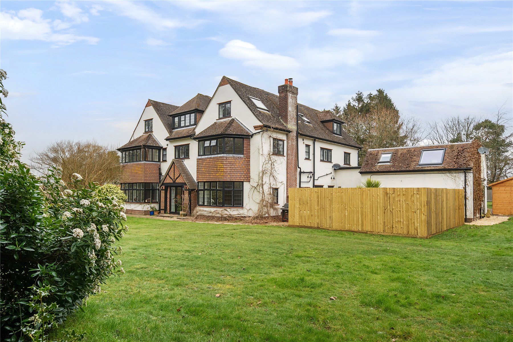 8 bedroom detached house for sale 0