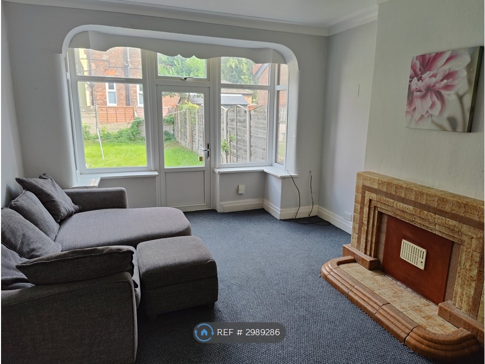 Sandhurst Avenue, Manchester photo 5