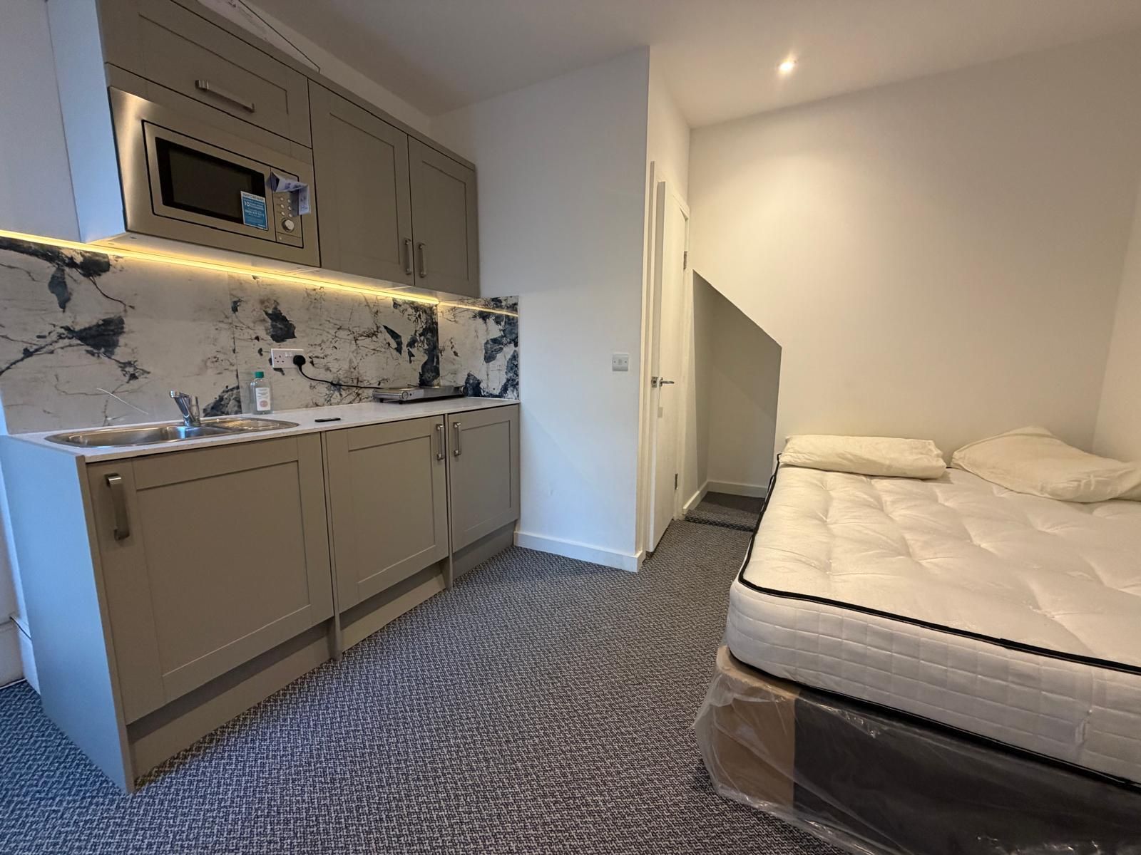 Second Floor Rear Flat, 35 Bond Street, London photo 5