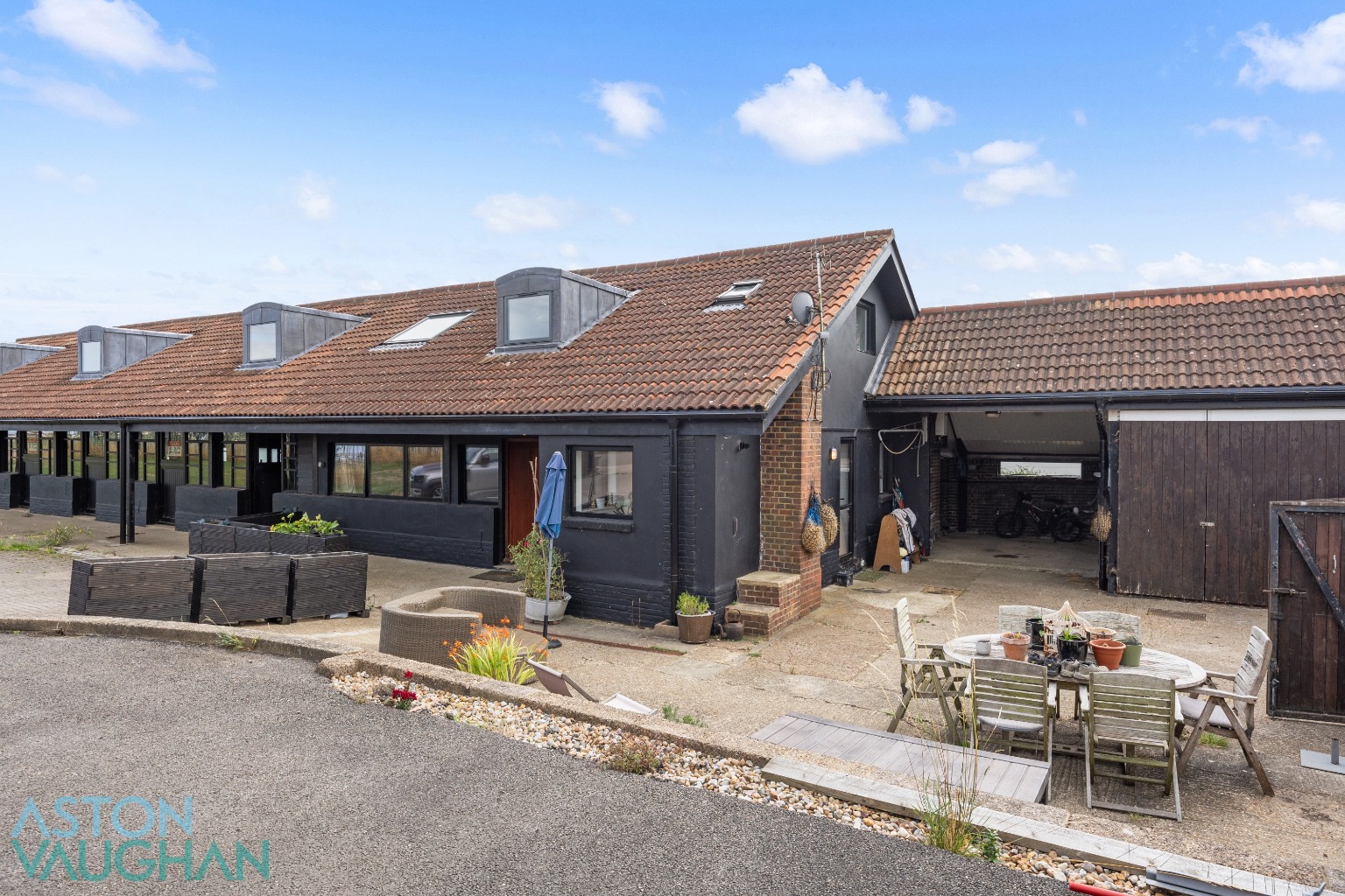 8 bedroom detached house for sale 0