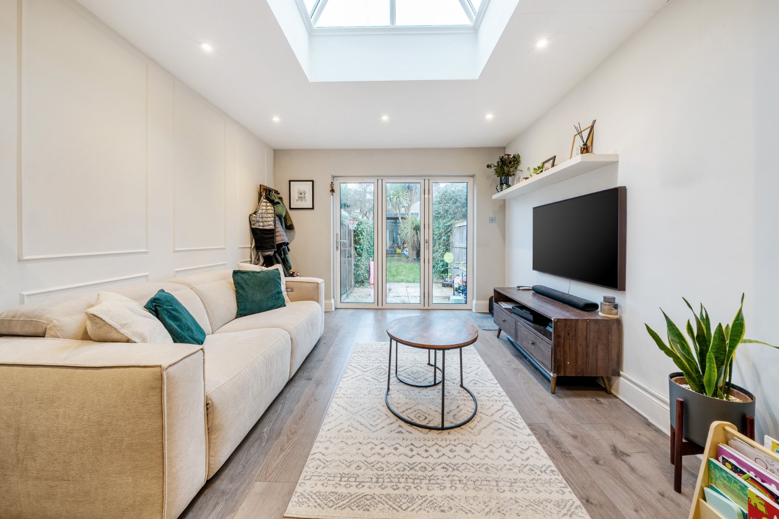 2 bedroom flat for sale 0