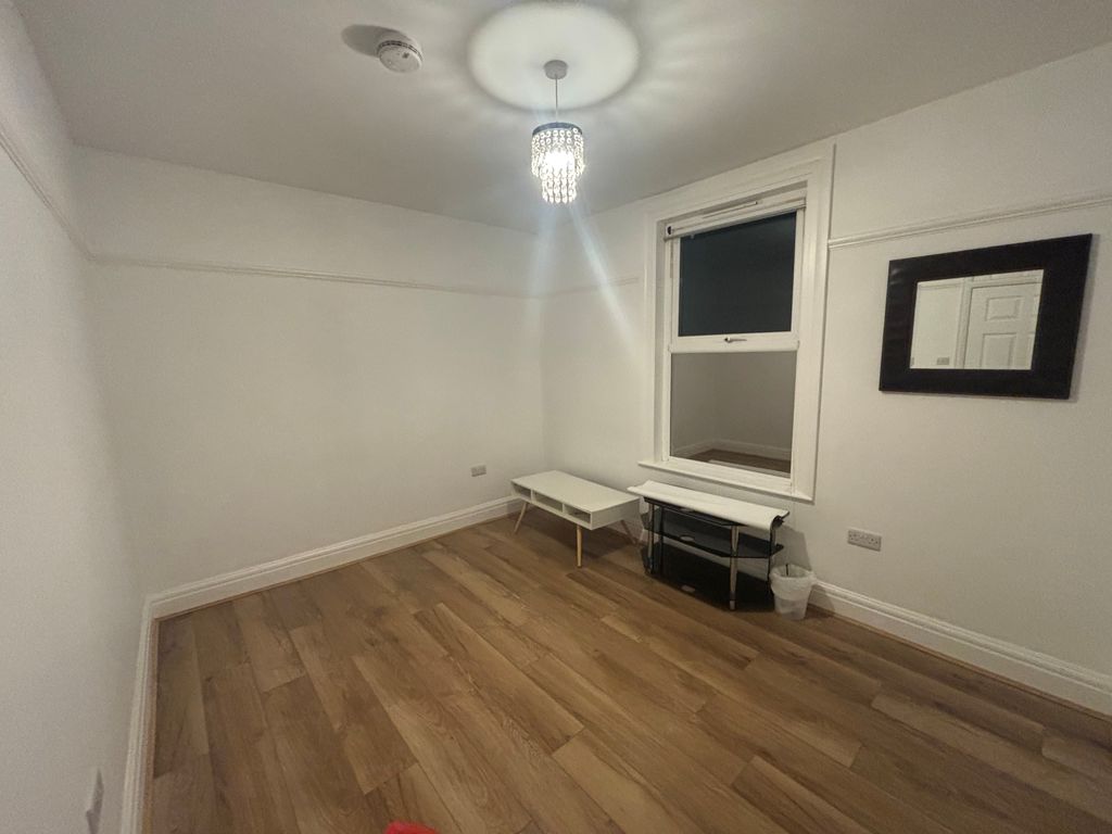 Room 2, 50, Neville Road, Bognor Regis photo 5