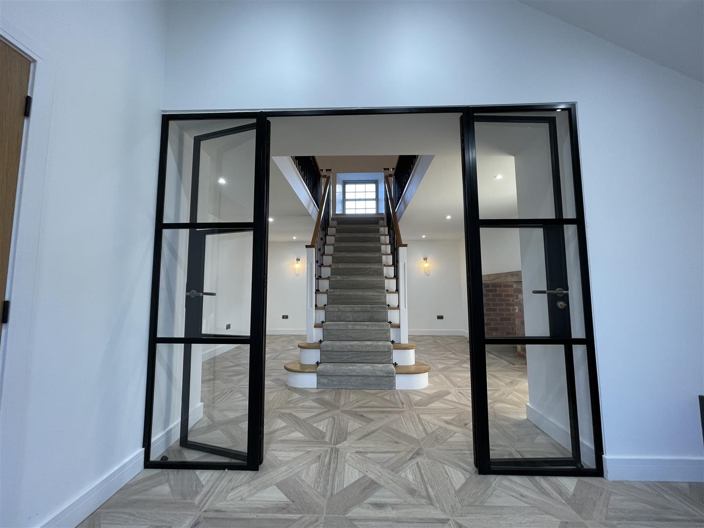 5 bedroom detached house for sale 0