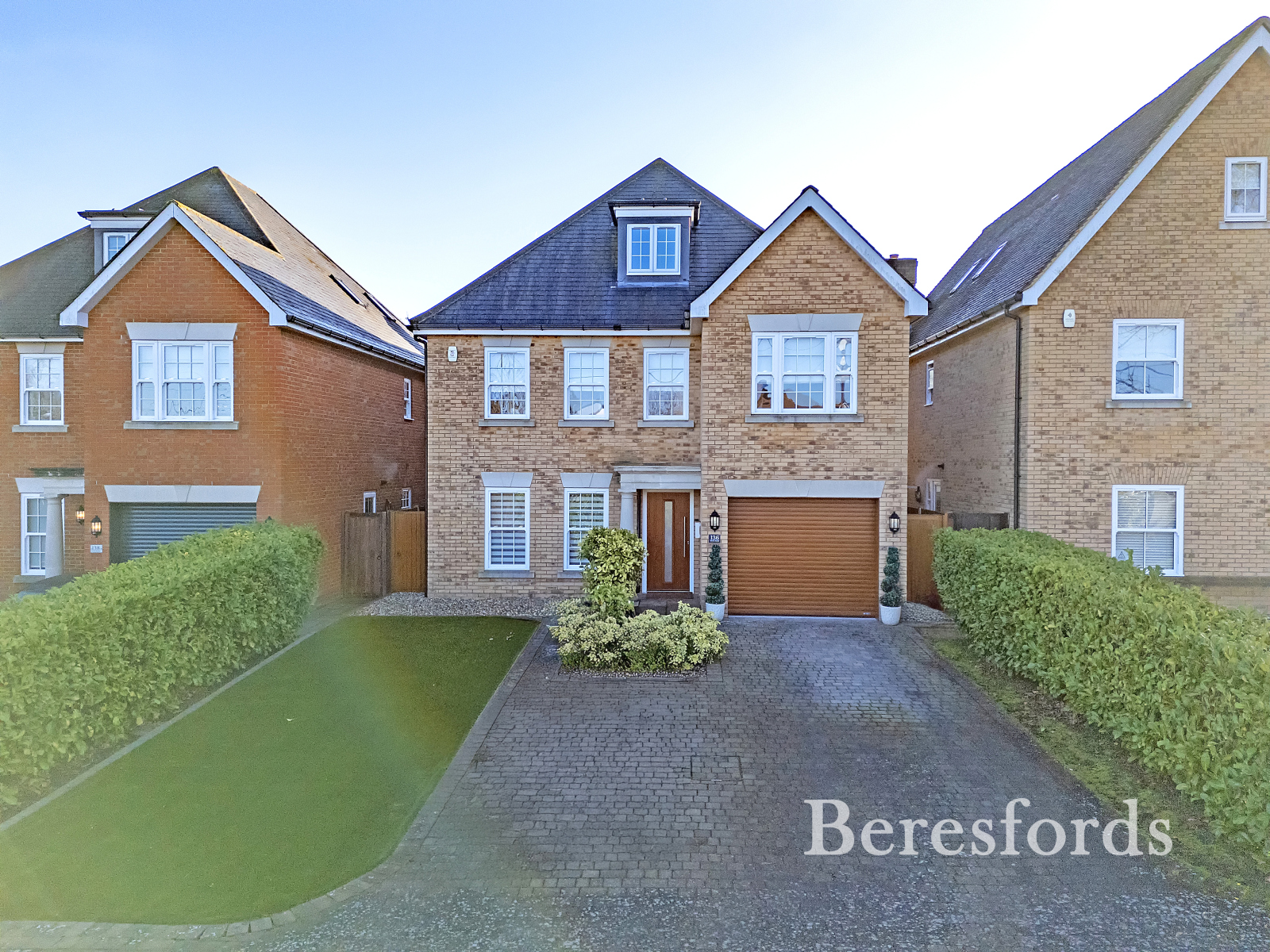5 bedroom detached house for sale 0