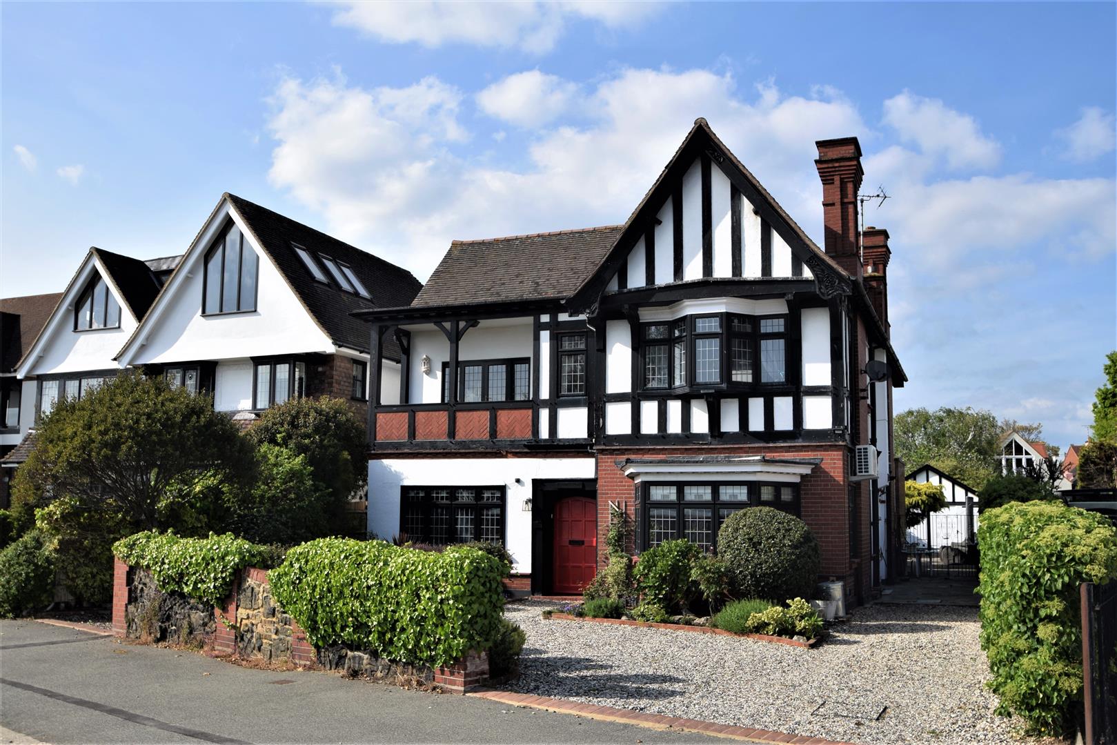 5 bedroom detached house for sale 0