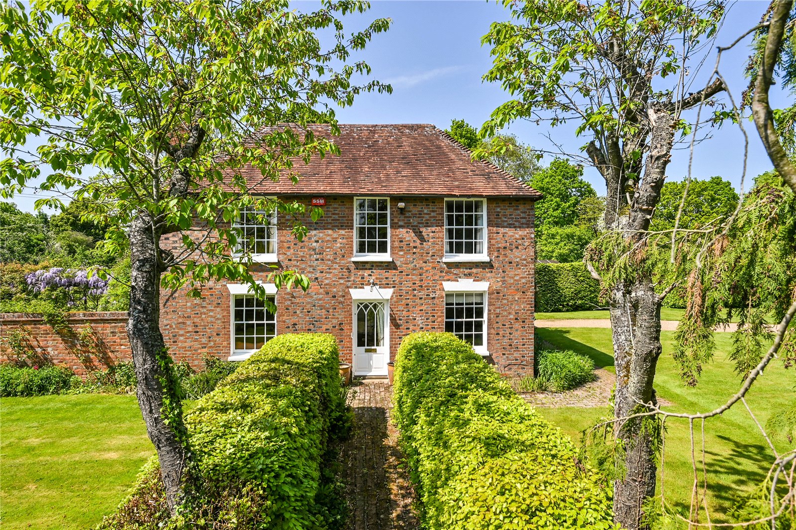 4 bedroom detached house for sale 0