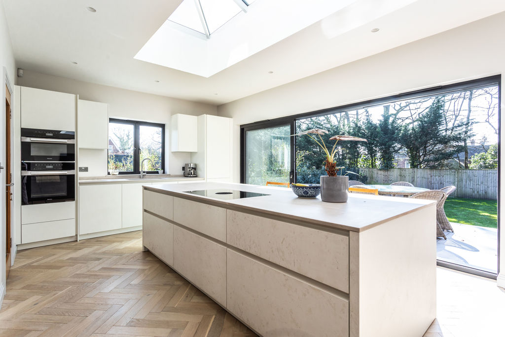 5 bedroom detached house for sale 0