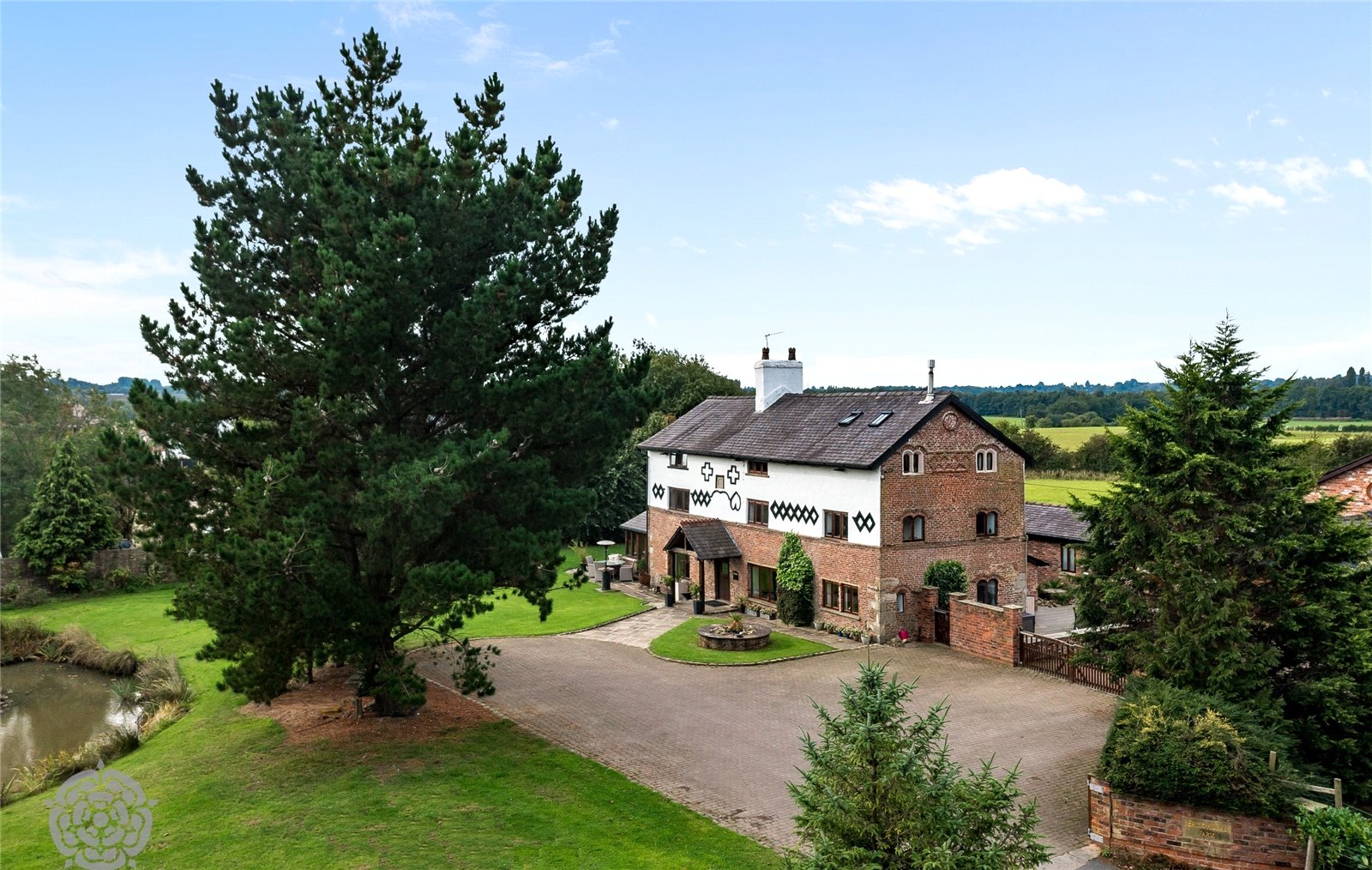 7 bedroom detached house for sale 0