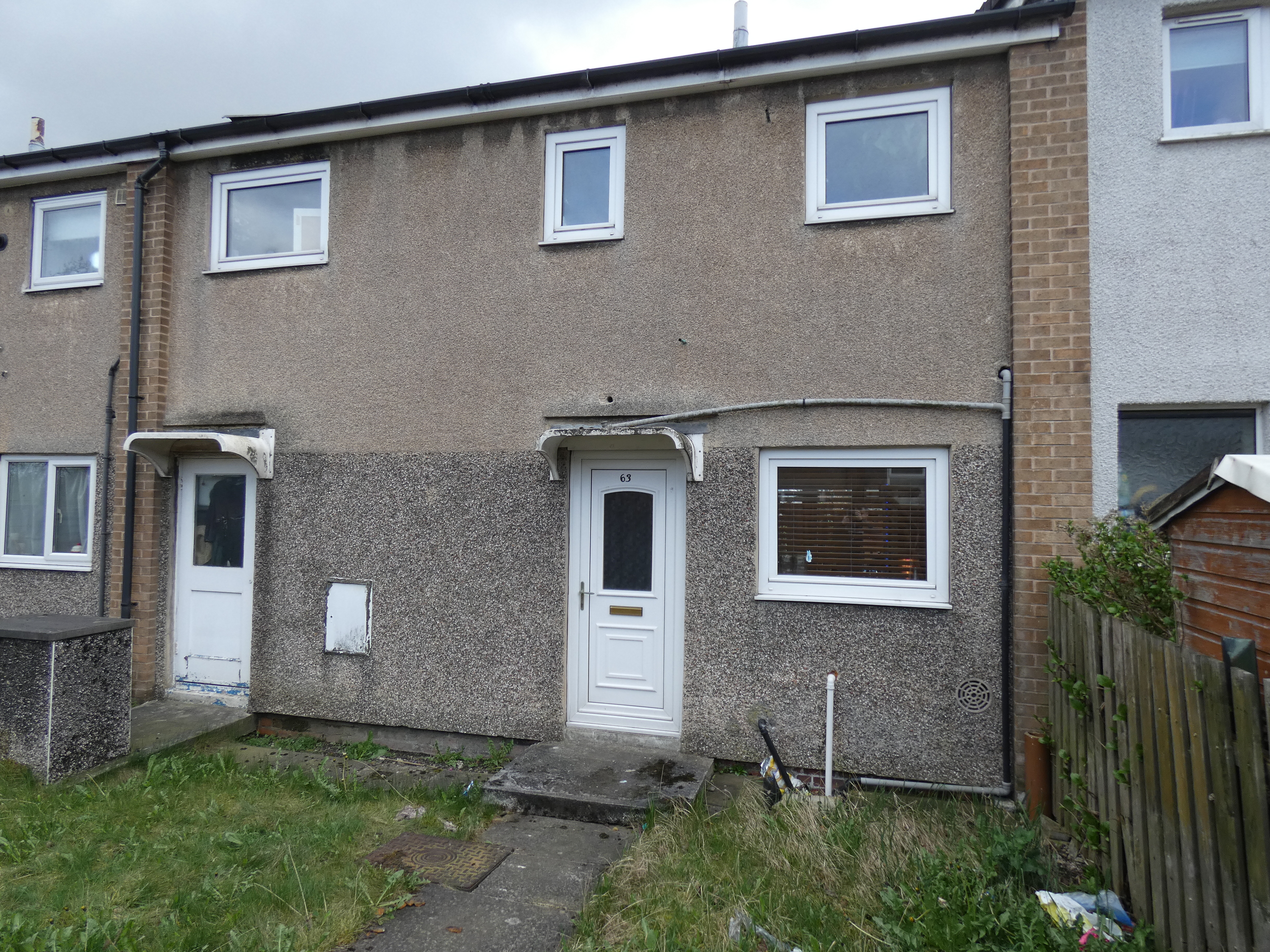 3 Bedrooms Terraced house for sale in Clay Hill Drive, Wyke, Bradford BD12