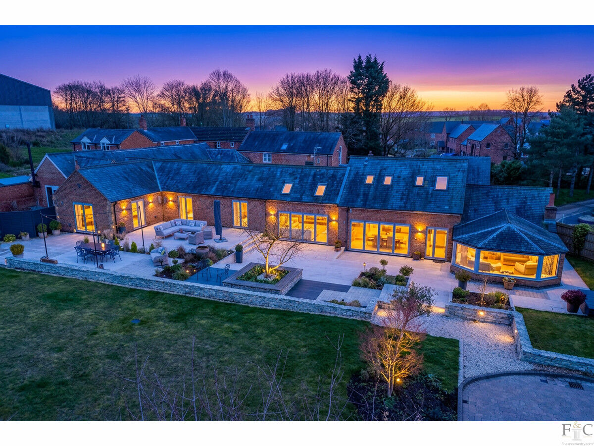 2 bedroom flat for sale in London