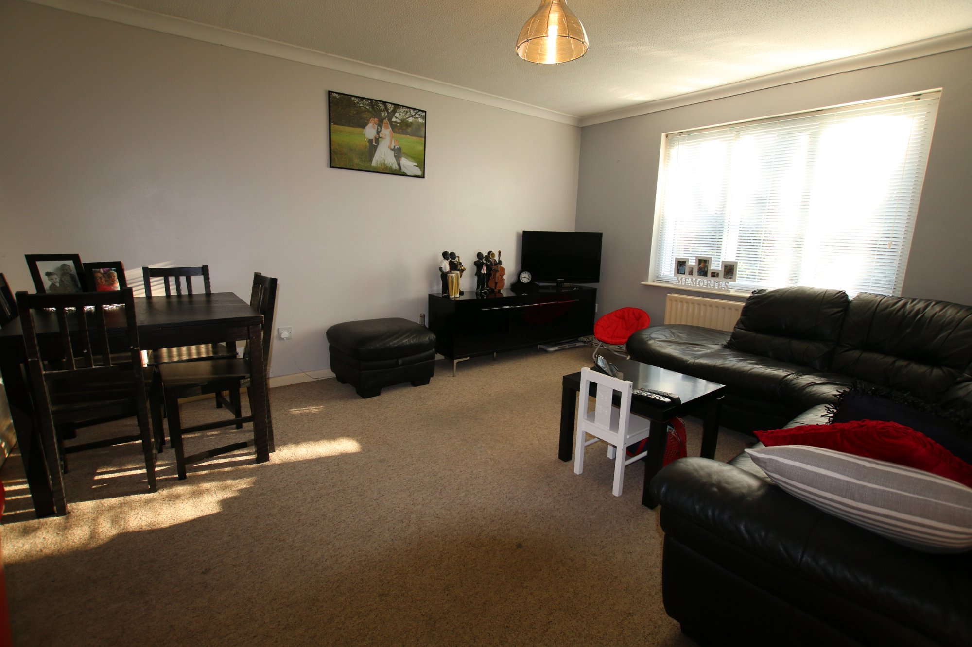 39, Albany Park, Colnbrook photo 5