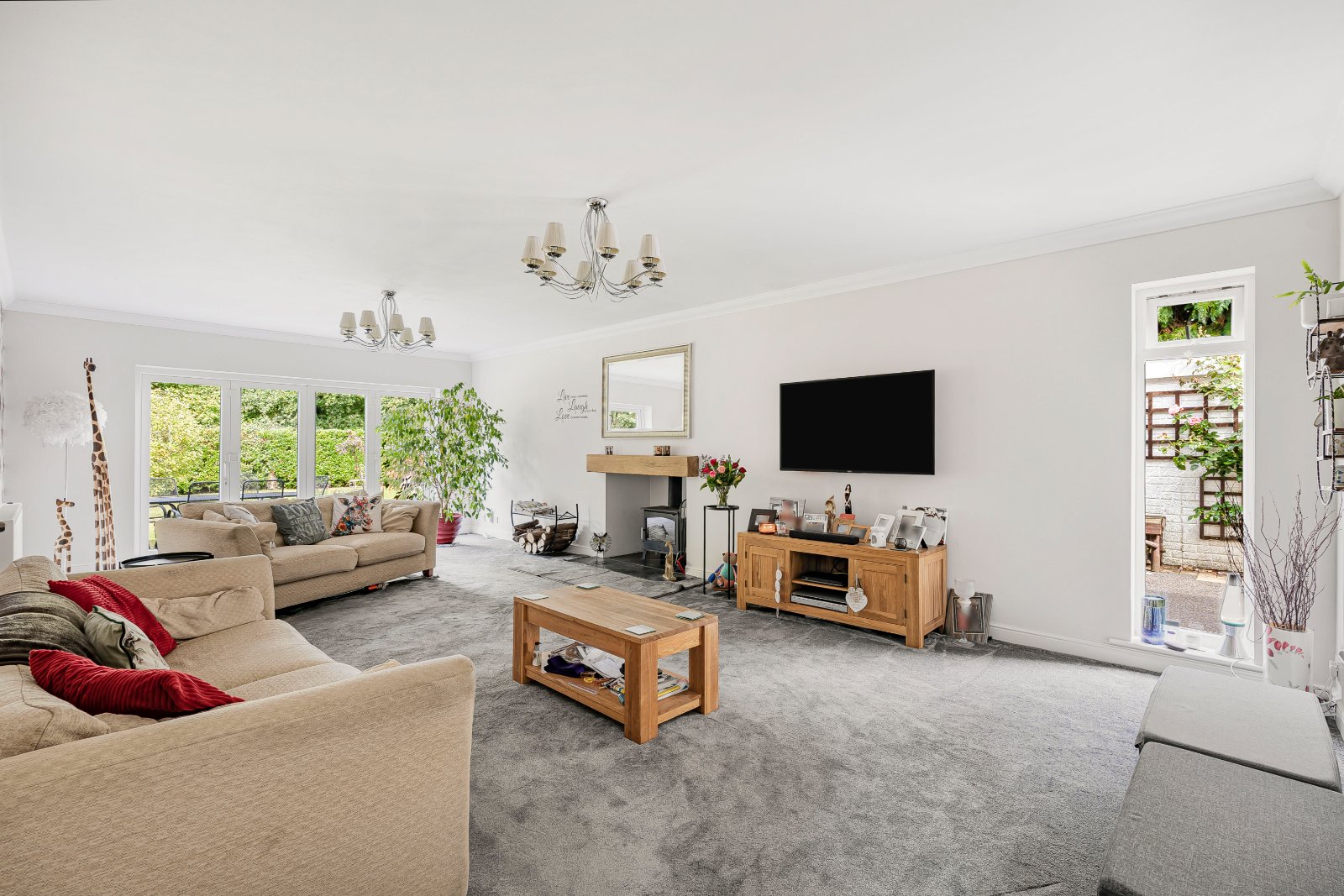 4 bedroom detached house for sale 0