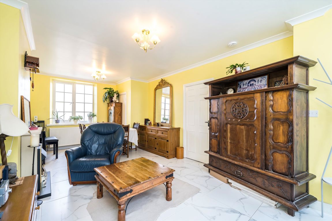 5 bedroom property for sale 0