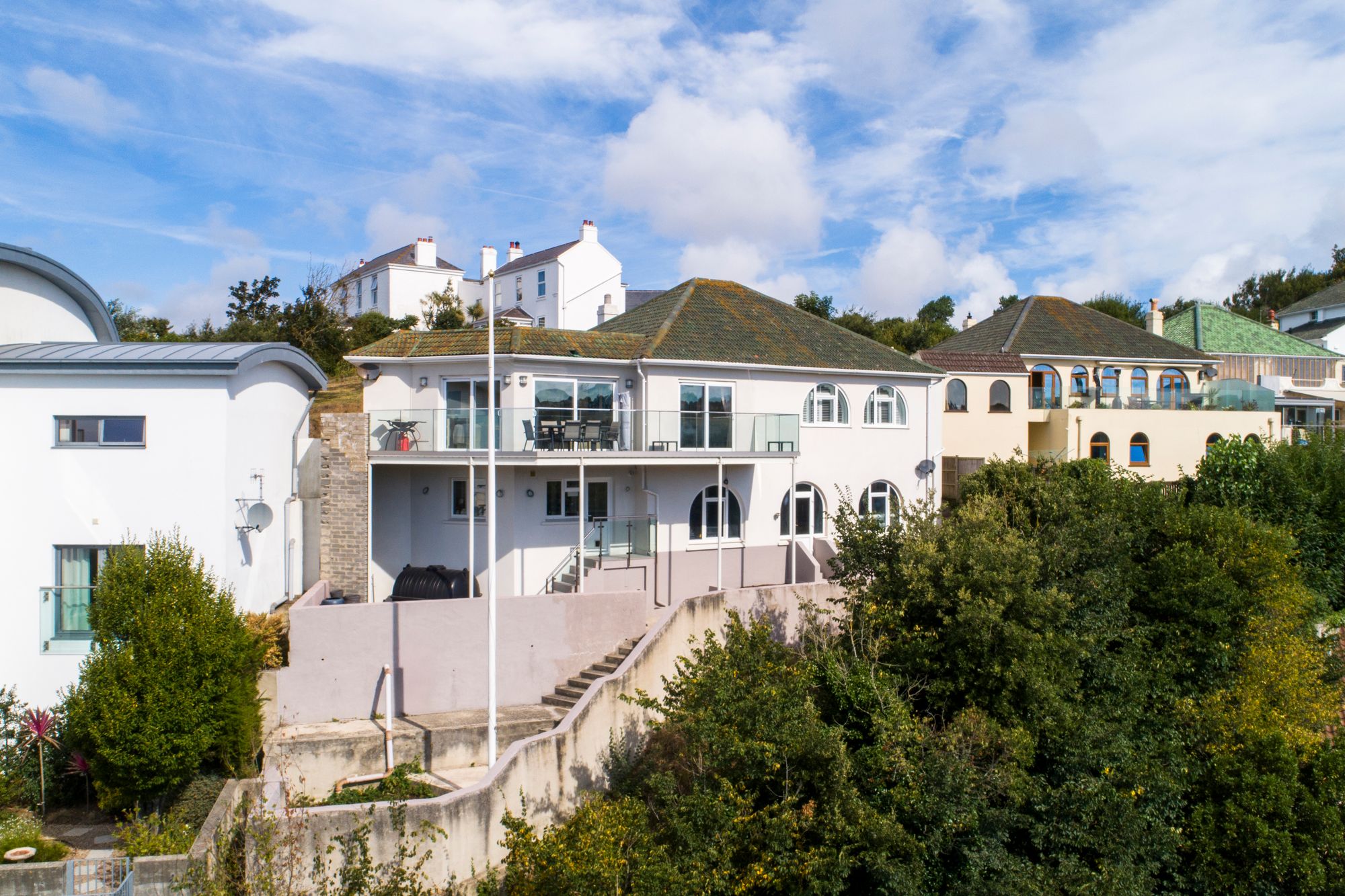 3 bedroom detached house for sale in Guildford