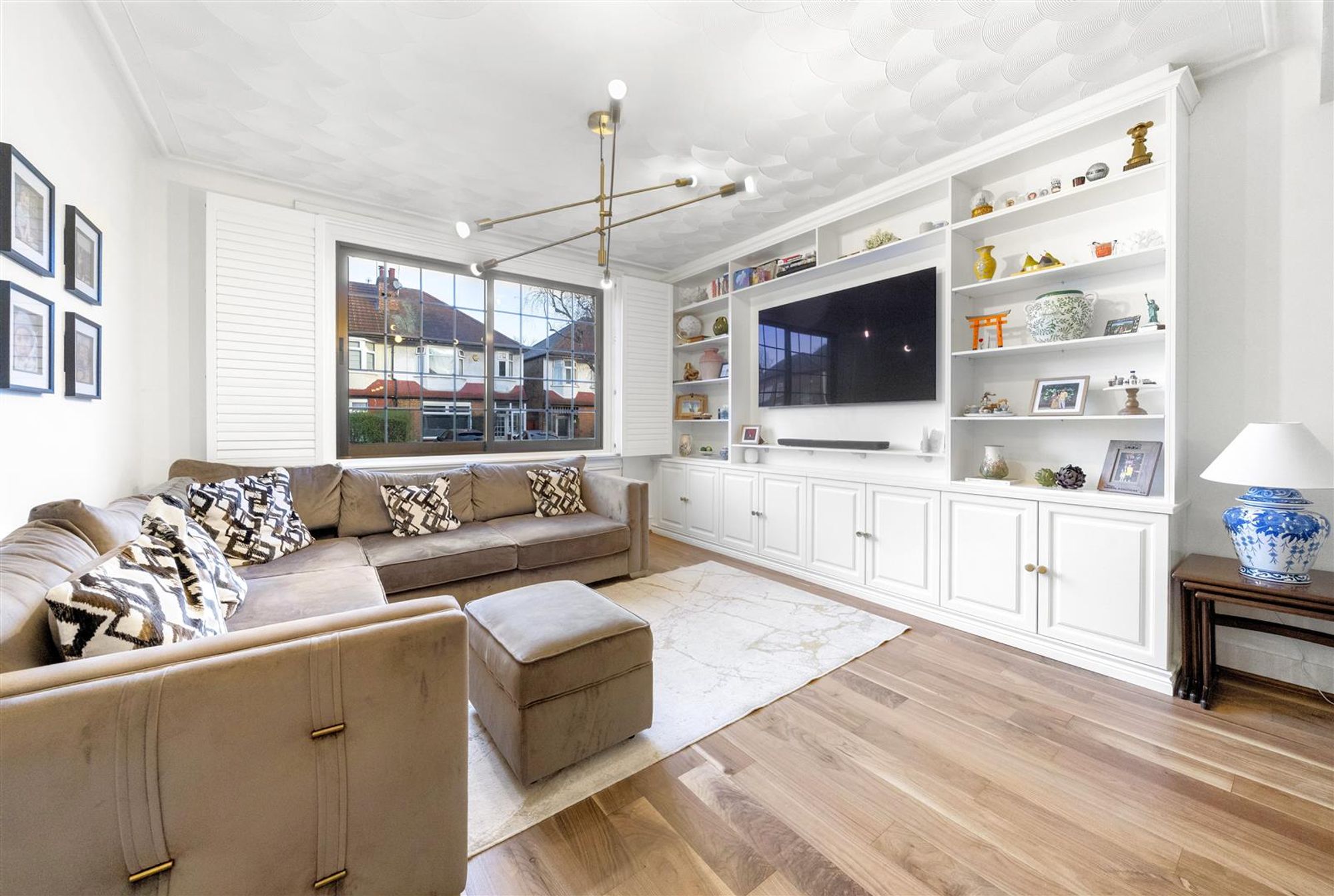 118 Arcadian Gardens, London photo 4