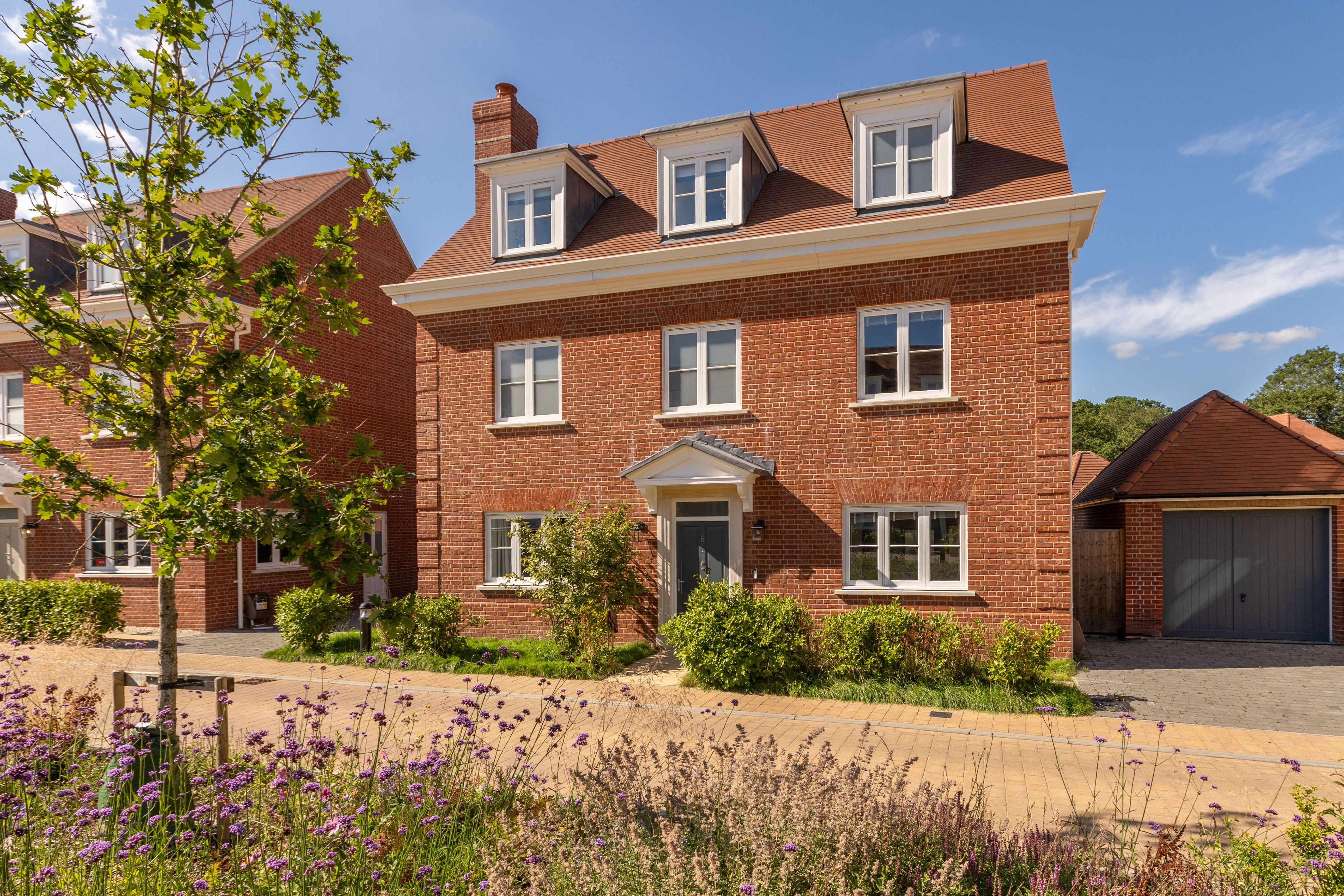 5 bedroom detached house for sale 0