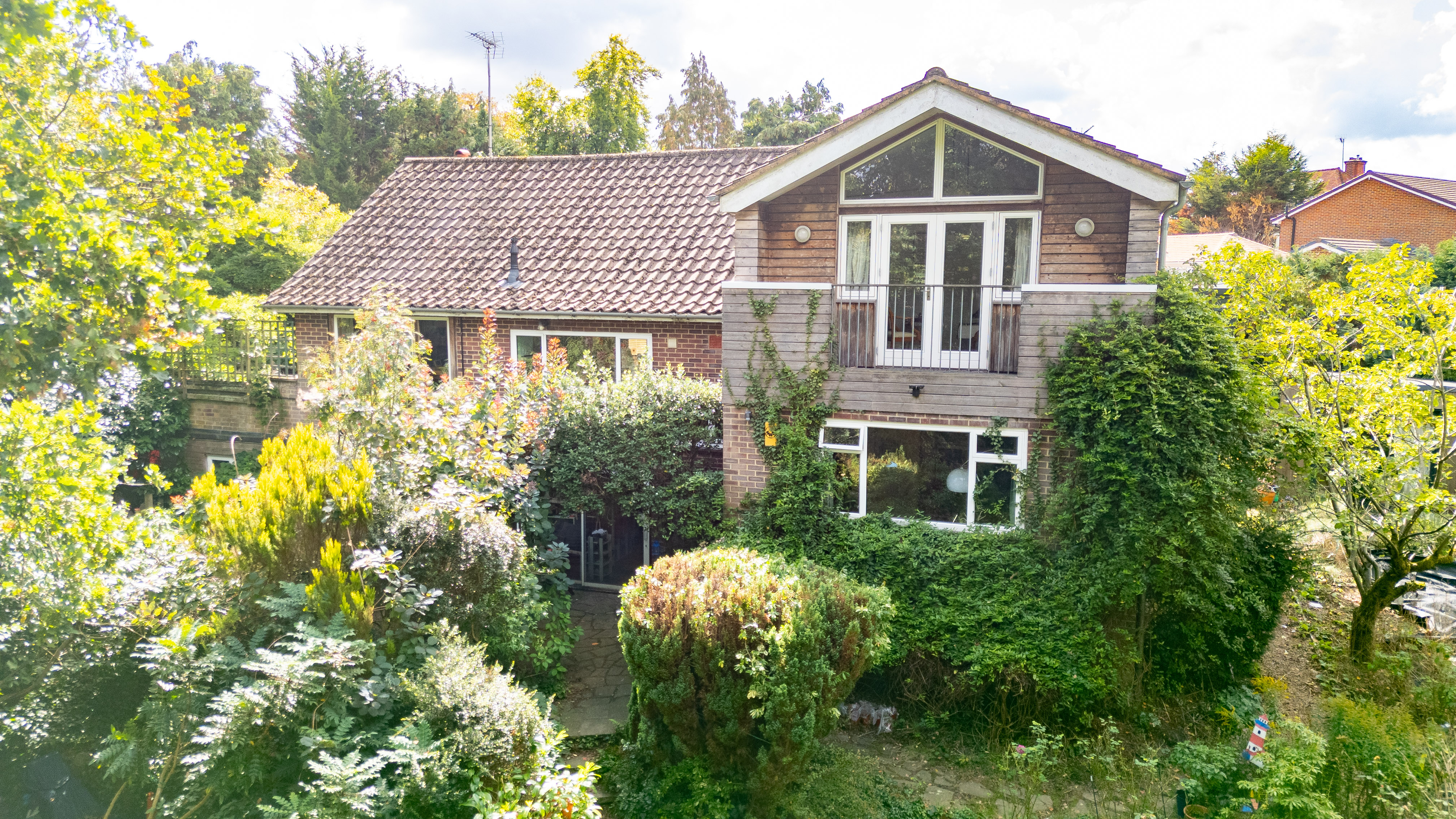 6 bedroom detached house for sale 0