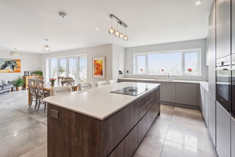 4 bedroom detached house for sale 0