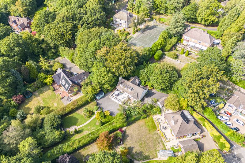 5 bedroom detached house for sale 0