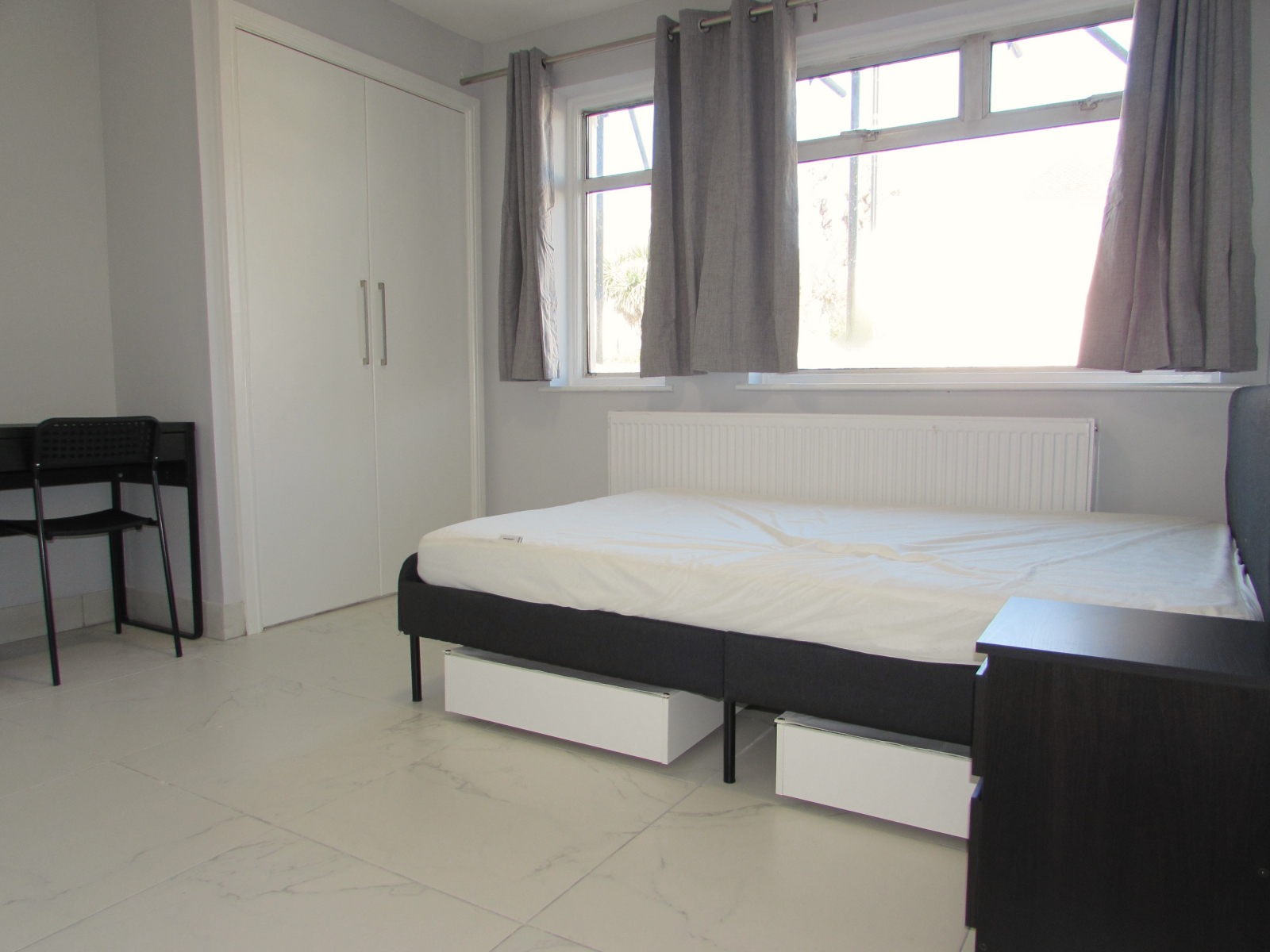 78 Lily Gardens, Wembley photo 2