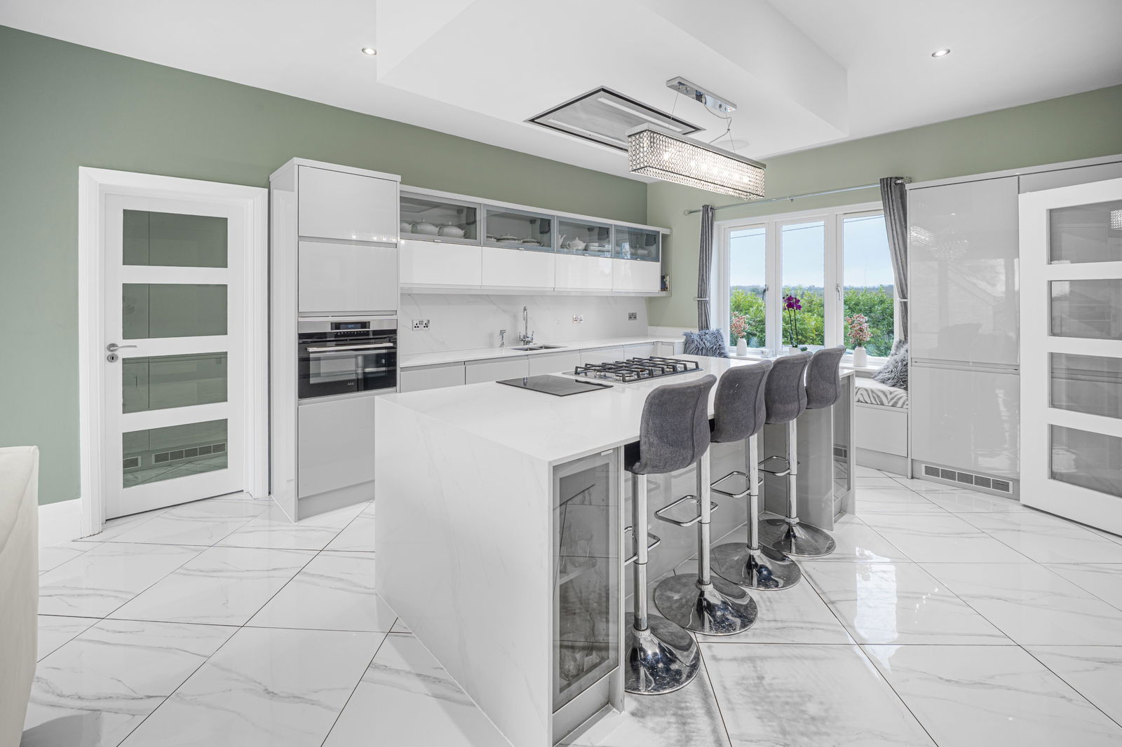 5 bedroom detached house for sale 0