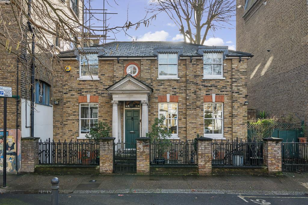 6 bedroom end terrace house for sale in London