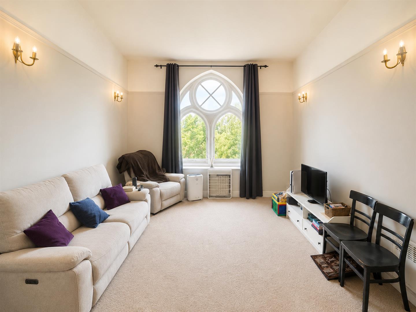Elizabeth House, 32, Exeter Close, Watford photo 4